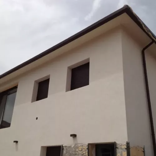 Canalón instalado en vivienda unifamiliar