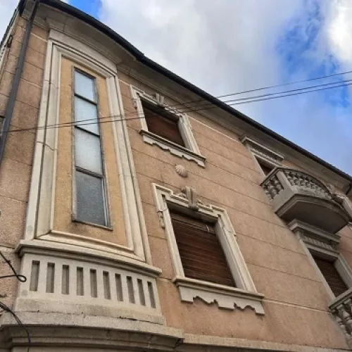 canalón instalado en fachada