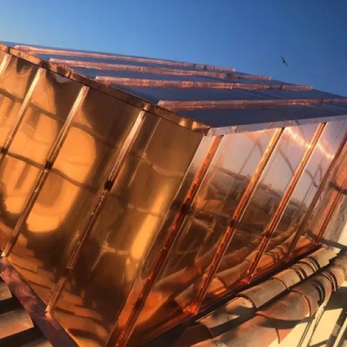 Nuevo diseño de cubierta de cobre en tejado